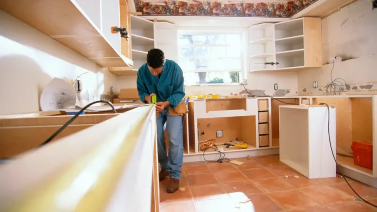 Find the Right Kitchen General Contractor Near You for a Smooth Remodeling Experience